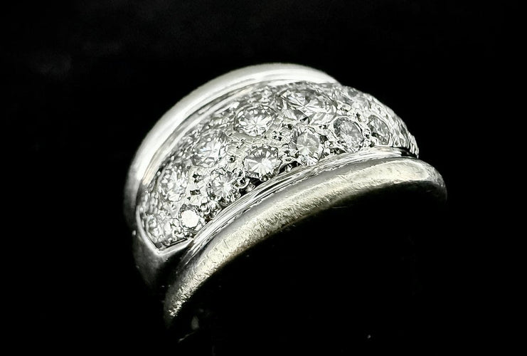 Bague 56 Bague dôme en or blanc 18 carats pavée de diamants 1,53 ct 58 Facettes Bague 53