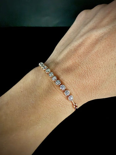 Bracelet Bracelet semi-rigide en or rose et blanc 18 carats serti de 11 diamants 58 Facettes Bracelet 02