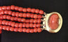 Bracelet Bracelet en or jaune, corail et camée 58 Facettes C 333