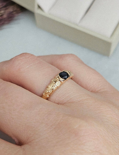 Bague 54 Bague jonc en or jaune 18 carats au saphir ovale 58 Facettes 731