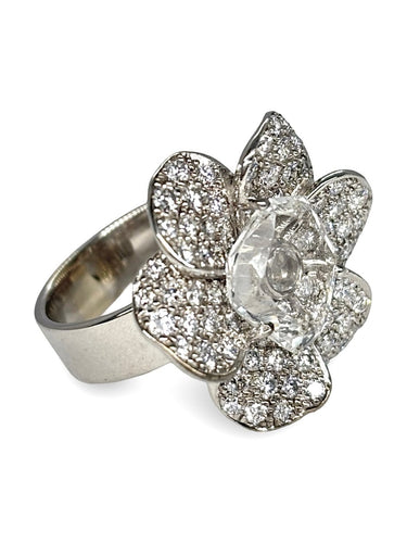 Bague 51 Bague motif fleur en or blanc 18K, diamants 1 ct et cristal 58 Facettes 1625