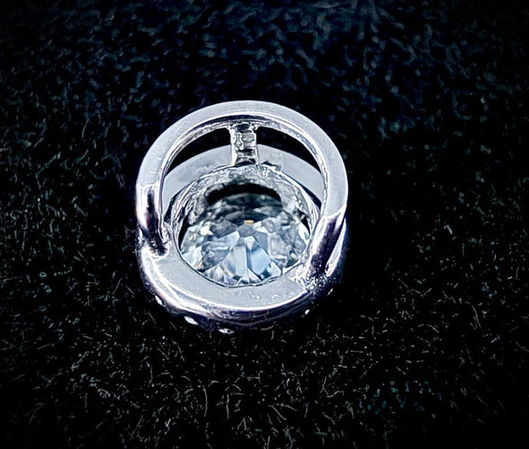 Pendentif Pendentif en or blanc 18 carats avec diamants 58 Facettes Pendentif 15