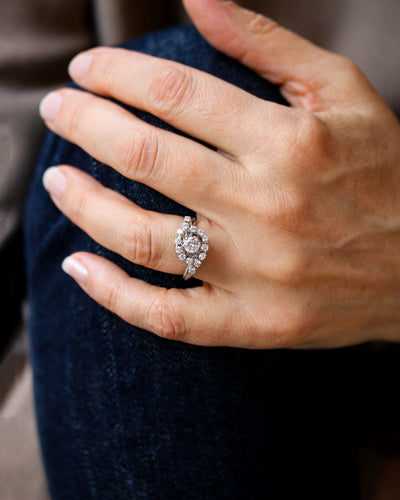 Bague 53 Bague cocktail en or blanc et platine avec diamants 58 Facettes A12072