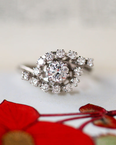 Bague 53 Bague cocktail en or blanc et platine avec diamants 58 Facettes A12072