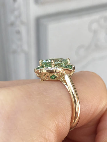 Bague 55 Bague en or jaune 18K avec tourmaline, diamants et tsavorites 58 Facettes 241