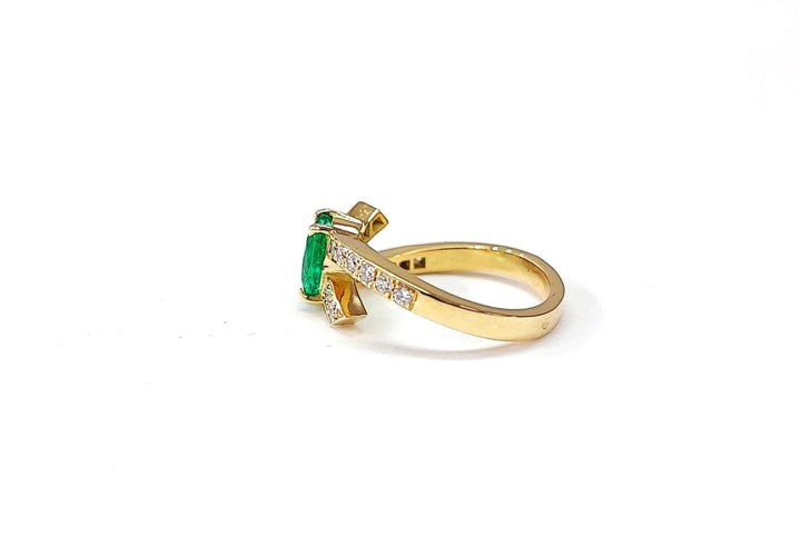 Bague 54 Bague nœud en or jaune émeraude et diamants 58 Facettes BAG-FA-56