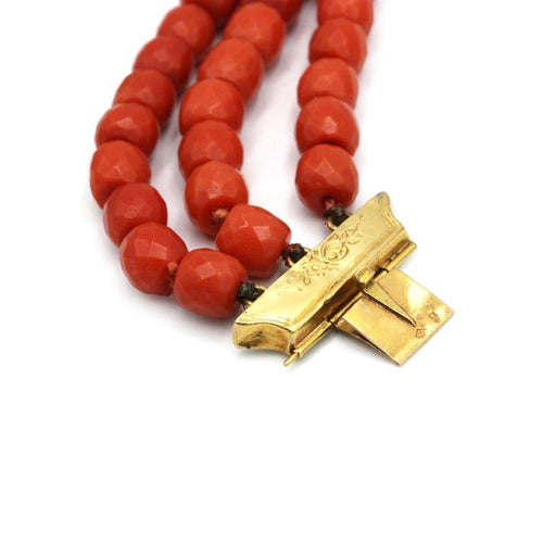 Bracelet Bracelet ancien en or jaune 750‰ au camée et corail rouge 58 Facettes 260078R