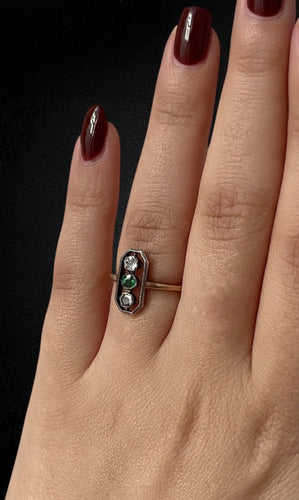 Bague 56 Bague austro-hongroise - Smeraldo et diamants en or jaune et argent 58 Facettes