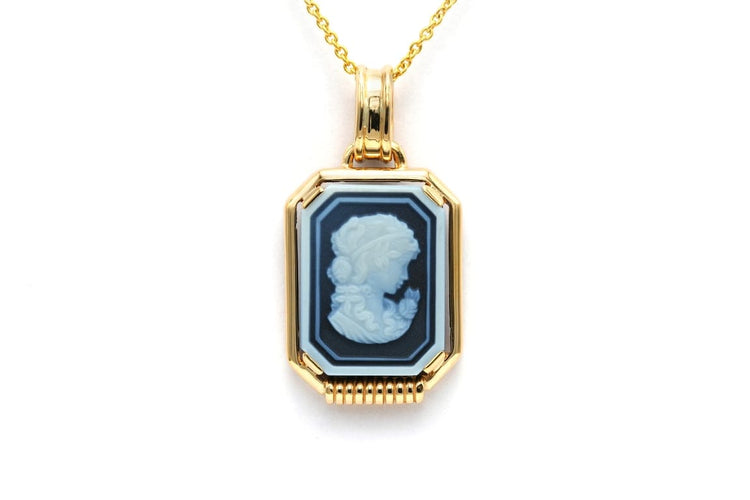 Pendentif Pendentif années 50 en or jaune 18 carats serti d’un camée en agate 58 Facettes 23514