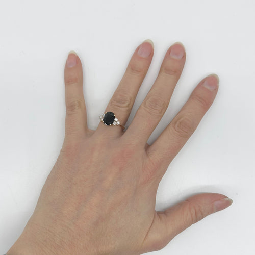 Bague 54 Bague en or jaune 750, saphir ovale et diamants 58 Facettes Z1351393