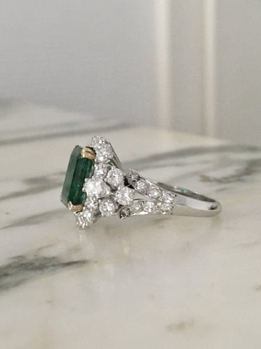 Bague 53 Bague en or blanc et jaune 18K avec émeraude et diamants 58 Facettes 243
