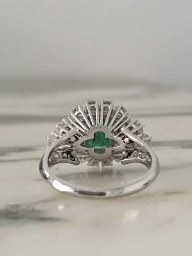 Bague 53 Bague en or blanc et jaune 18K avec émeraude et diamants 58 Facettes 243