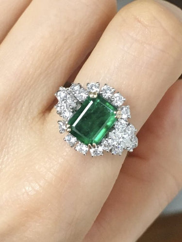 Bague 53 Bague en or blanc et jaune 18K avec émeraude et diamants 58 Facettes 243