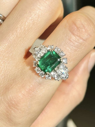 Bague 53 Bague en or blanc et jaune 18K avec émeraude et diamants 58 Facettes 243