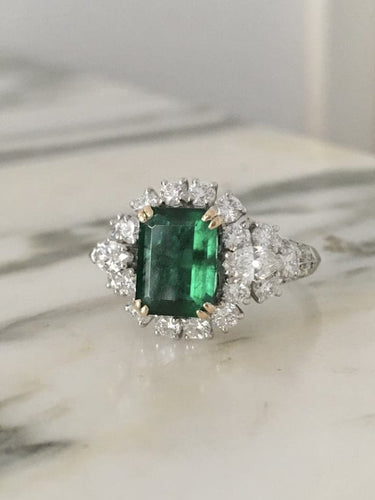 Bague 53 Bague en or blanc et jaune 18K avec émeraude et diamants 58 Facettes 243