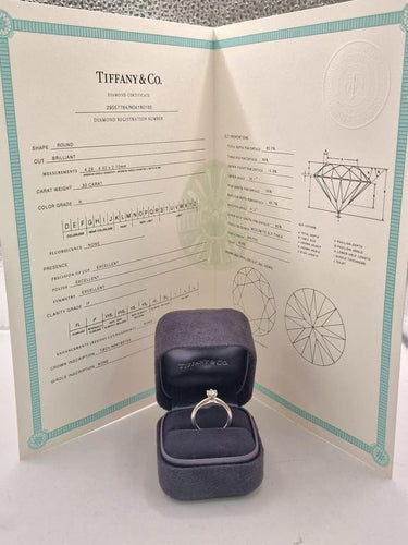 Bague 49 Tiffany & Co - Bague solitaire en platine 950 et diamant naturel 0,30 ct 58 Facettes CV-019
