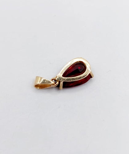 Pendentif Pendentif vintage en or rose 18k au grenat poire 6,60 ct 58 Facettes A06813
