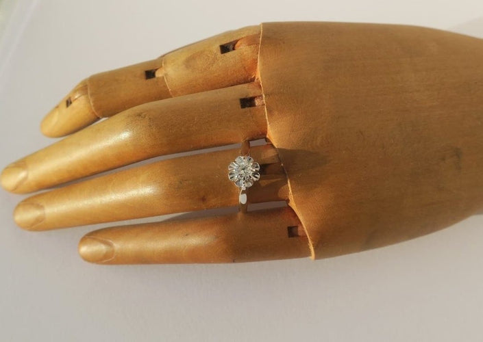 Bague 53 Bague solitaire diamant taille brillant en or blanc 18 ct et platine 58 Facettes Bague
