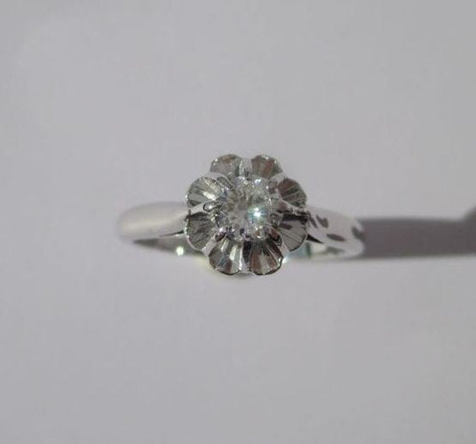 Bague 53 Bague solitaire diamant taille brillant en or blanc 18 ct et platine 58 Facettes Bague