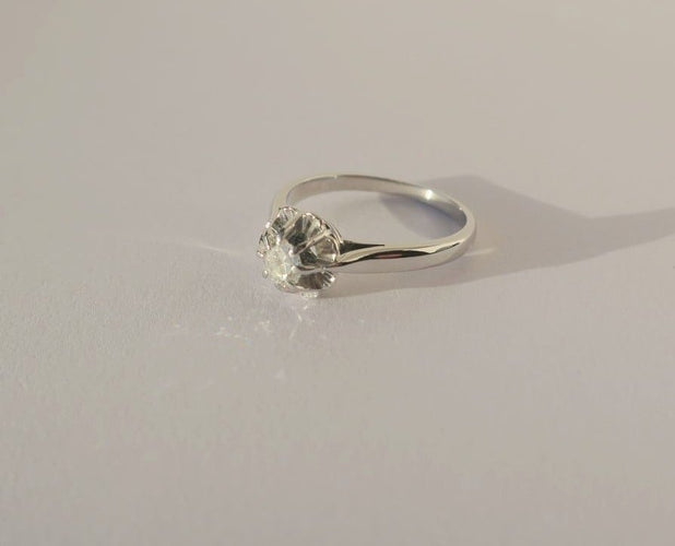Bague 53 Bague solitaire diamant taille brillant en or blanc 18 ct et platine 58 Facettes Bague