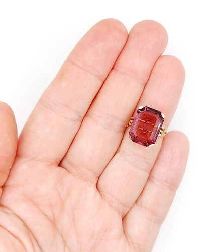 Bague 49.5 Bague cocktail vintage - Bague en or 18k et verre violet 58 Facettes A06830