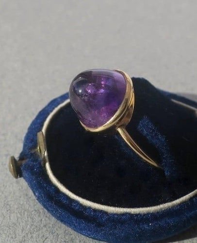 Bague 54 Bague en or jaune et améthyste pain de sucre 7 ct, circa 1910 58 Facettes Bague