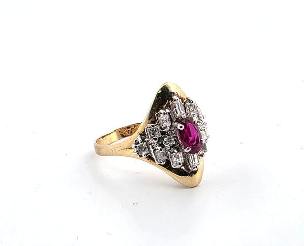 Bague 61 Bague en or jaune 18 ct avec rubis et diamants 58 Facettes 532 D OC