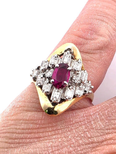 Bague 61 Bague en or jaune 18 ct avec rubis et diamants 58 Facettes 532 D OC