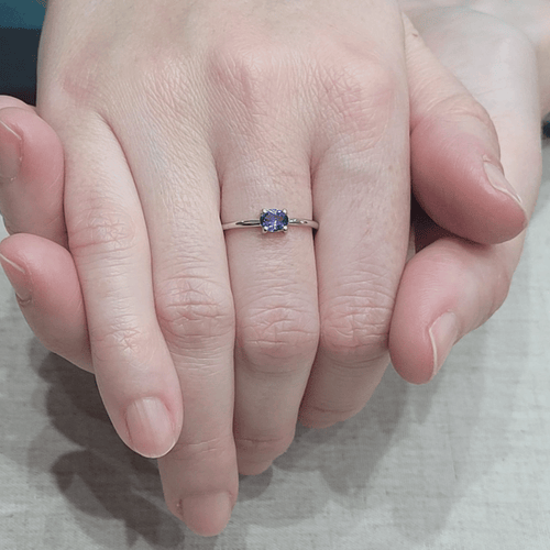 Bague 50 Bague en or blanc 18k et tanzanite ovale fantaisie 0,35 ct 58 Facettes TA250