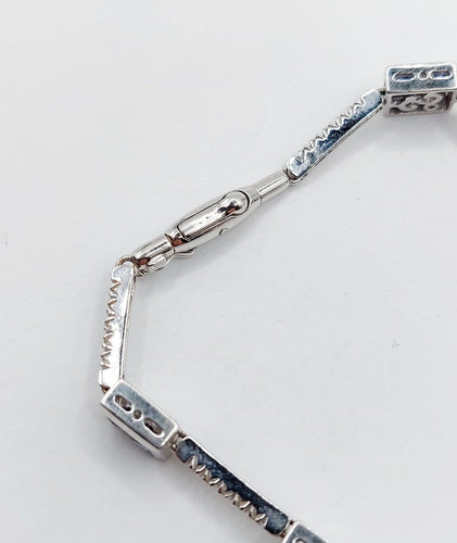 Bracelet Bracelet vintage style Art déco en or blanc 18k, saphirs synthétiques et diamants 58 Facettes A06838
