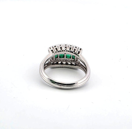 Bague 53 Bague en or blanc 18 ct avec émeraudes et diamants 58 Facettes 96/26 G SHD 46/26