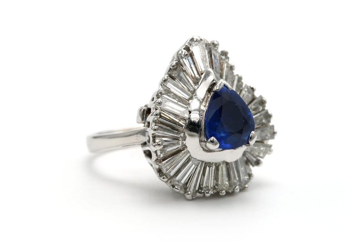 Bague 52 Bague années 70 en or blanc 18 carats, saphir et diamants baguette 58 Facettes 23538