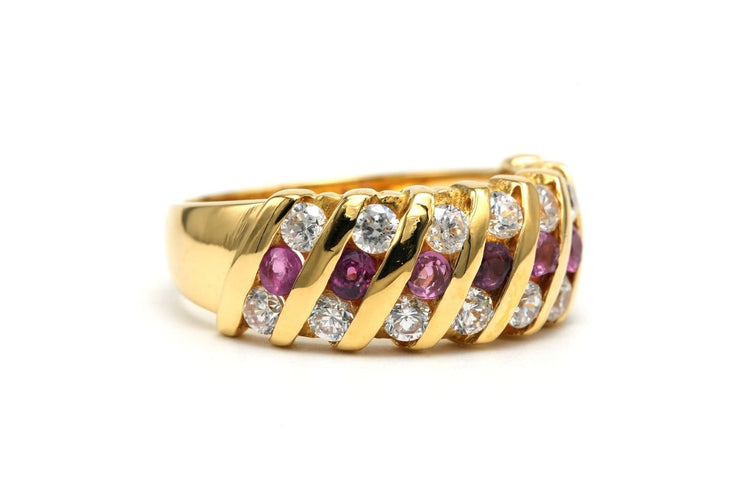 Bague 54 Bague contemporaine sertie de rubis et diamants en or jaune 18 carats 58 Facettes 21796