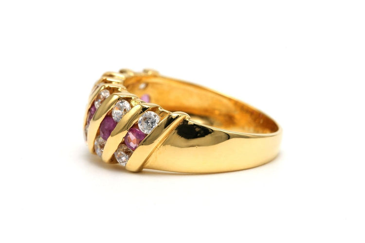 Bague 54 Bague contemporaine sertie de rubis et diamants en or jaune 18 carats 58 Facettes 21796