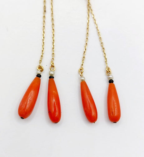 Boucles d'oreilles Dormeuses anciennes en or 18k avec pampilles de corail et perles 58 Facettes A01936
