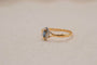 Bague ancienne saphir taille marquise en or jaune et blanc 18 carats 58 Facettes 3908