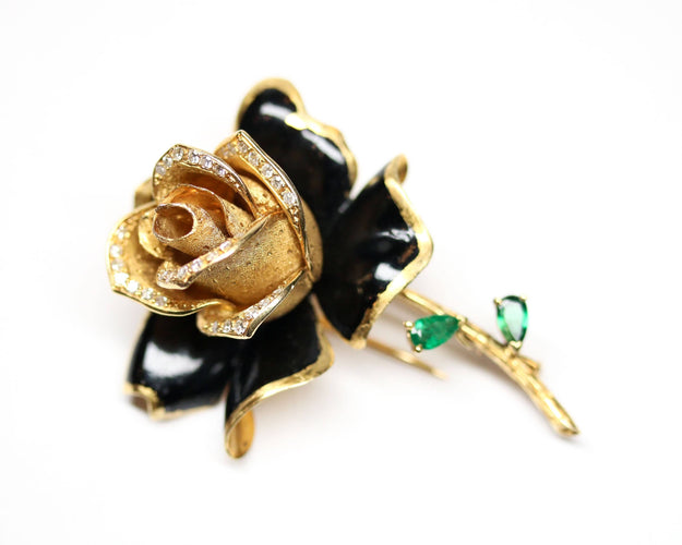 Mellerio - Broche rose en or jaune et diamants avec émeraudes 58 Facettes C1873