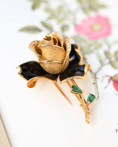 Mellerio - Broche rose en or jaune et diamants avec émeraudes 58 Facettes C1873