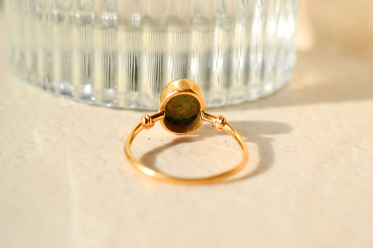 Bague cabochon ovale en or jaune 18 carats et pierre bleue 58 Facettes 3934
