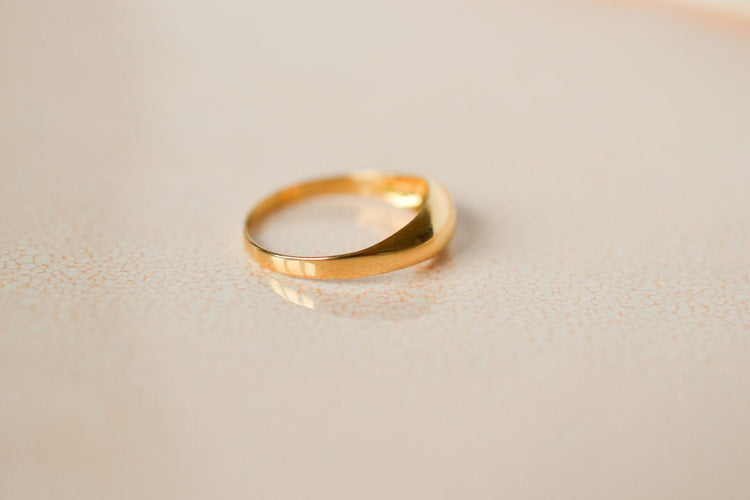 Bague 56 Bague jonc anglais en or jaune 18 carats et diamant 58 Facettes 3595