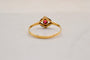 Bague Art nouveau en or jaune et vert 18 carats rubis perles 58 Facettes 3925