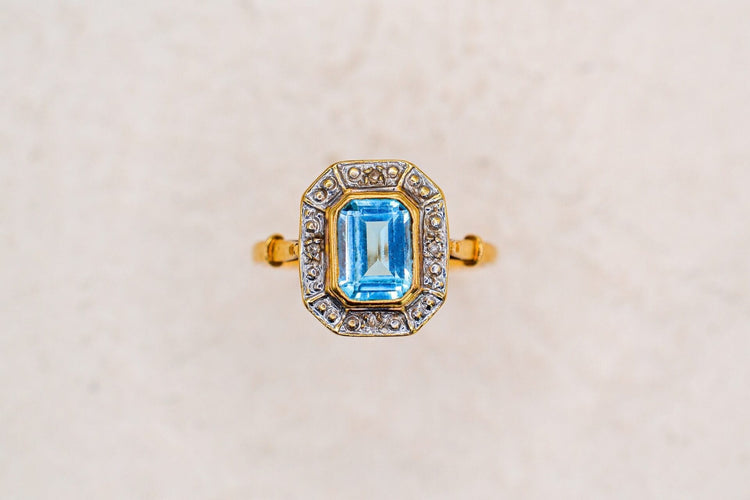 Bague octogonale en or jaune 18 carats avec topaze et diamants 58 Facettes 3889