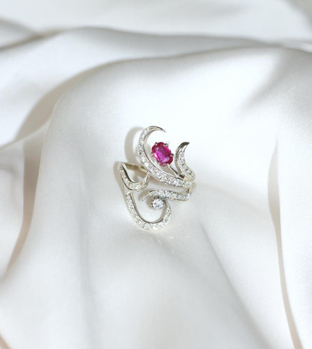 Bague 61 Arabesque - Bague en or blanc rubis birman et diamants 58 Facettes