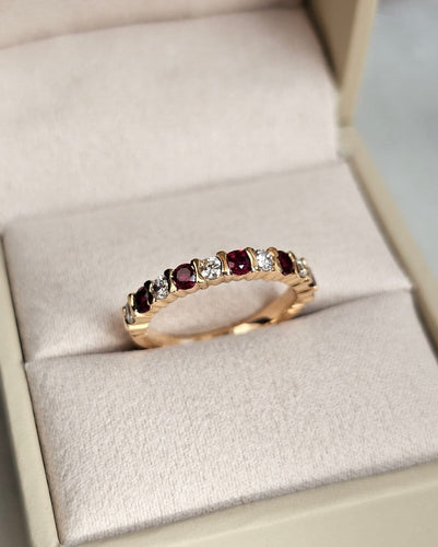 Bague 47 Bague demi-alliance rubis et diamants en or rose 18 carats 58 Facettes 697
