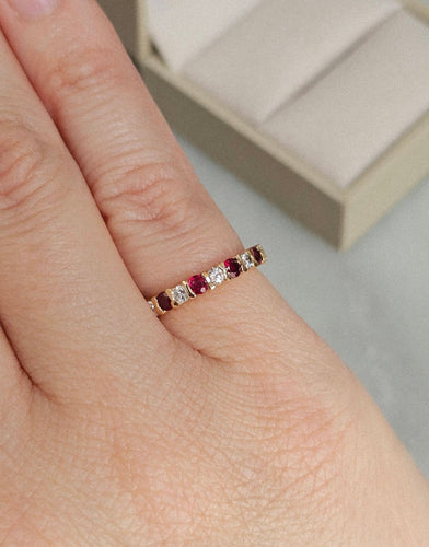 Bague 47 Bague demi-alliance rubis et diamants en or rose 18 carats 58 Facettes 697