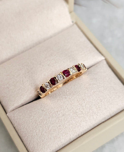 Bague 47 Bague demi-alliance rubis et diamants en or rose 18 carats 58 Facettes 697