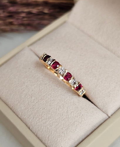 Bague 47 Bague demi-alliance rubis et diamants en or rose 18 carats 58 Facettes 697
