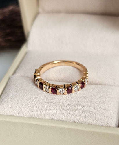 Bague 47 Bague demi-alliance rubis et diamants en or rose 18 carats 58 Facettes 697