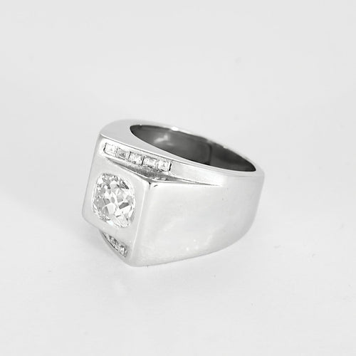 Bague 43.5 Élégante bague chevalière mouvementée en platine et diamants 58 Facettes B250614
