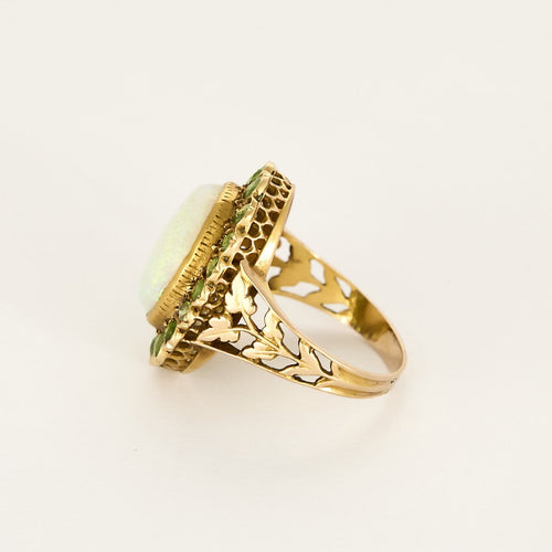 Bague 54 Charmante Bague en or jaune opale et péridots. 58 Facettes GAP1897